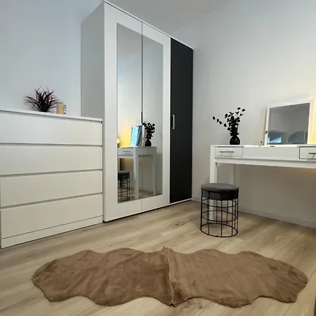 Zentrum Neulengbach, Bahnhofnaehe, Ruhig, Balkon, Parkplatz Apartment *